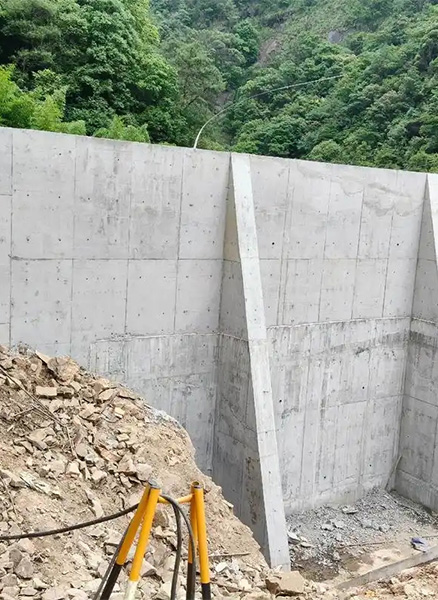 济南平阴县重力式挡土墙